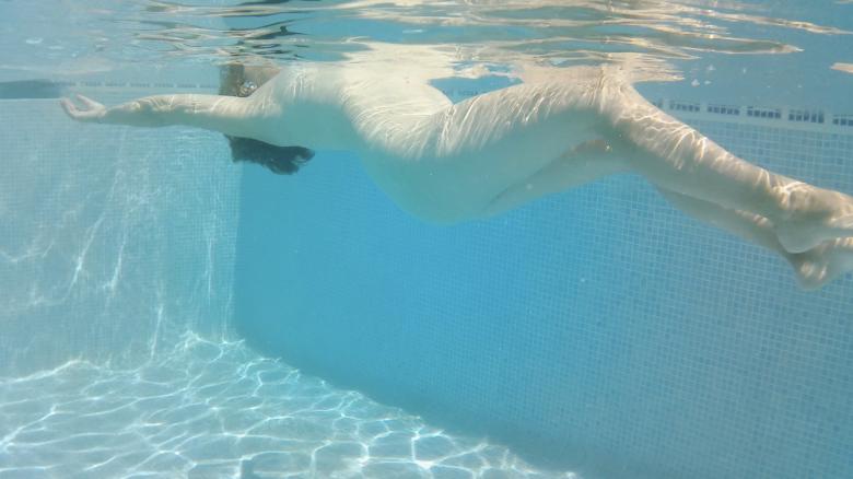 💦 mit Dildo im Pool